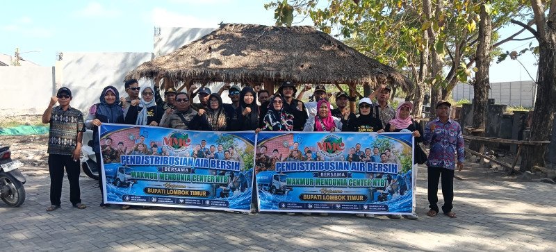 Foto Bersama Tim MMC NTB saat Penyaluran Air Bersih di Sekaroh, pada Kamis (16/7/2026) (Dok. Istimewa) Foto Bersama Tim MMC NTB saat Penyaluran Air Bersih di Sekaroh, pada Kamis (16/7/2026) (Dok. Istimewa)
